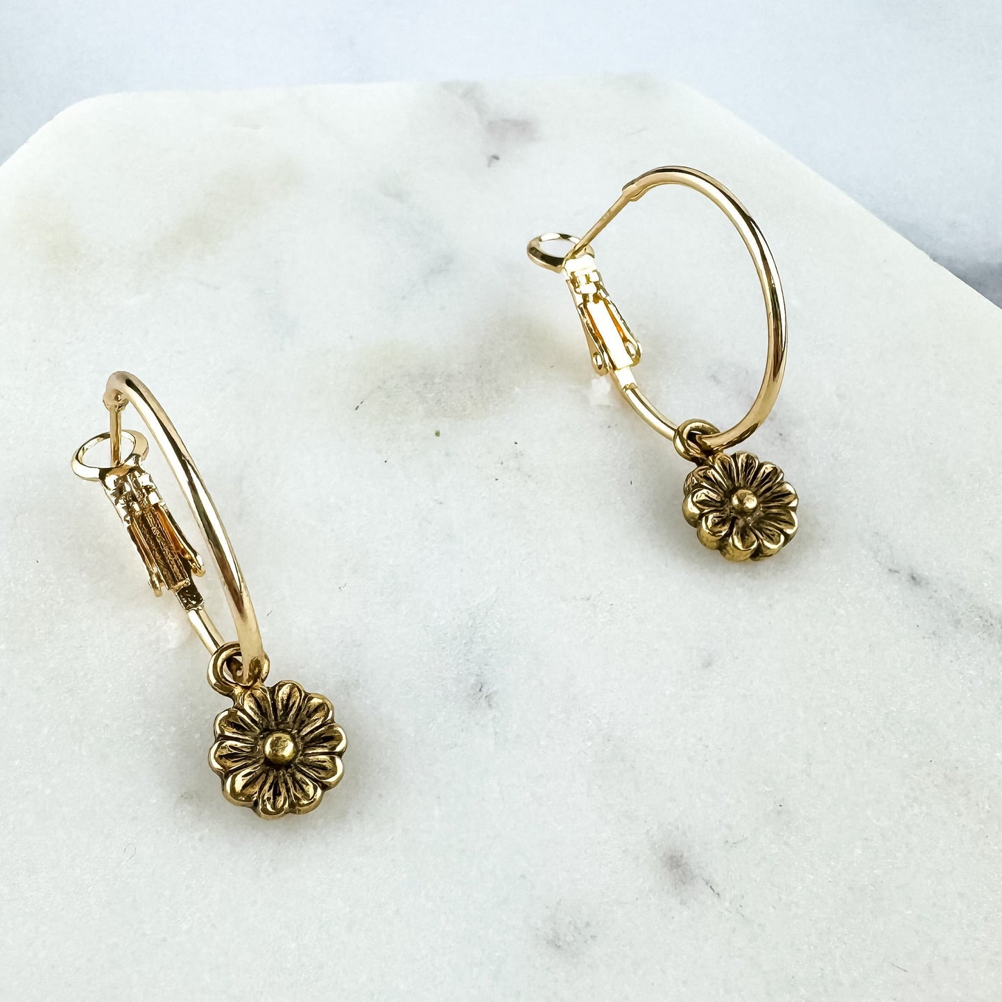 Cute Flower Earring, Nickel-Free Gold Plated Pewter | Lightweight Fun Hoop Earring | Leverback Hoop | Double sided Daisy Hoop