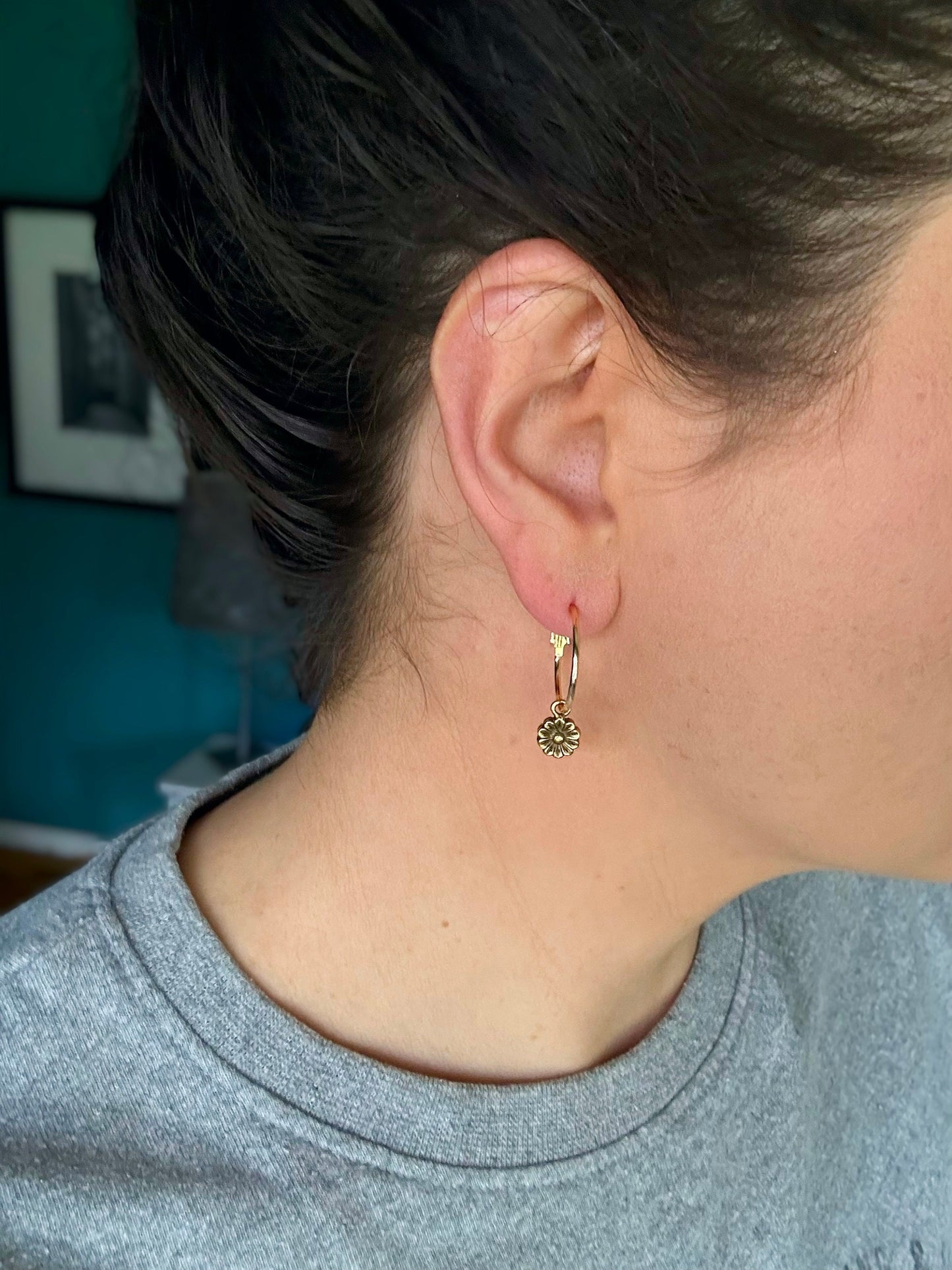 Cute Flower Earring, Nickel-Free Silver Plated Pewter | Lightweight Fun Hoop Earring | Leverback Hoop | Double sided Daisy Hoop